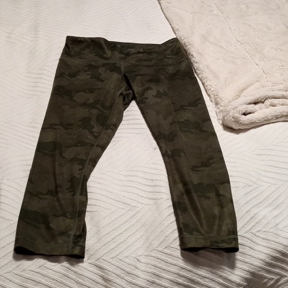 lululemon athletica Leggings - Dark Green Camo - Picture 4 of 6